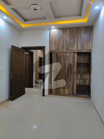 بحریہ ٹاؤن فیز 6 بحریہ ٹاؤن راولپنڈی,راولپنڈی میں 2 کمروں کا 10 مرلہ زیریں پورشن 55.0 ہزار میں کرایہ پر دستیاب ہے۔