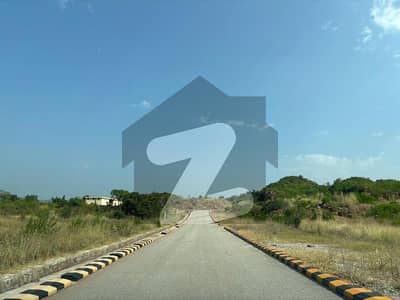 Corner Plot Near Club House In Sector B