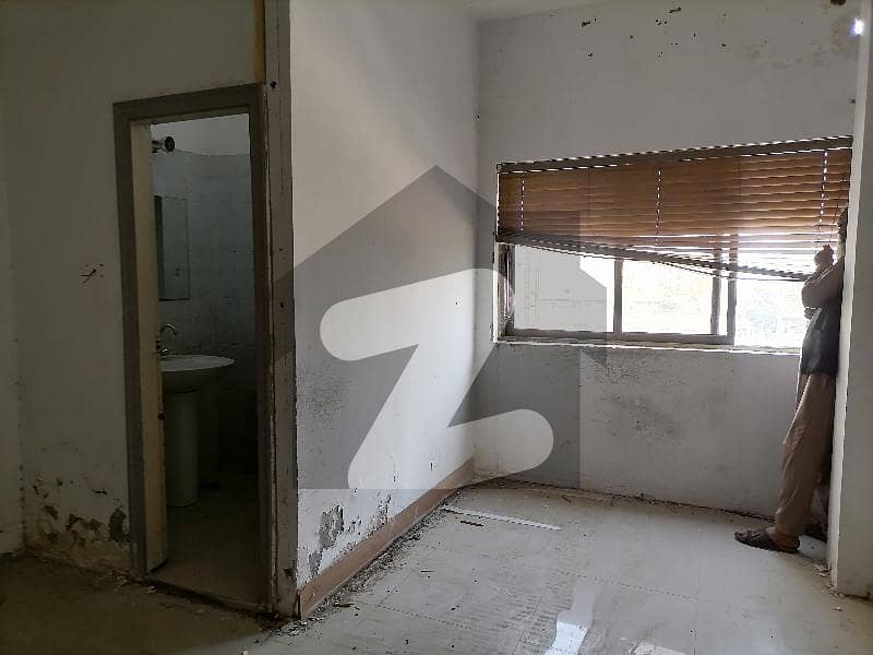 550 Square Feet Office For Grabs In Gulberg