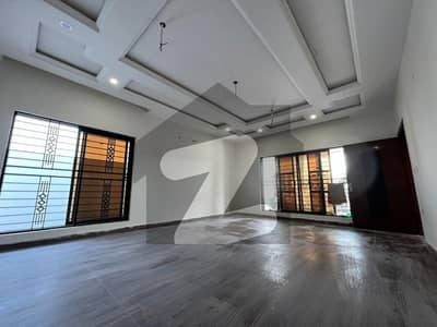 کالج روڈ لاہور میں 3 کمروں کا 1 کنال زیریں پورشن 90.0 ہزار میں کرایہ پر دستیاب ہے۔ کالج روڈ لاہور میں 3 کمروں کا 1 کنال زیریں پورشن 90.0 ہزار میں کرایہ پر دستیاب ہے۔