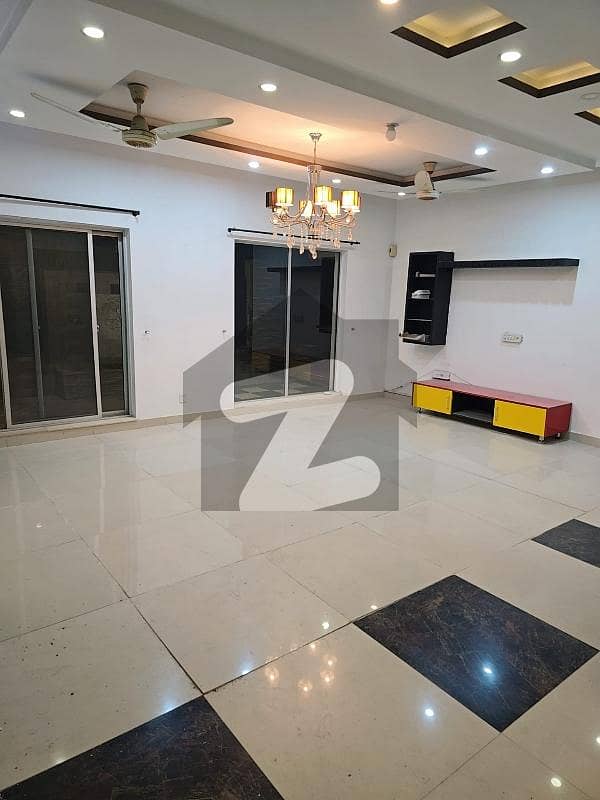 1Kanal upper portion for rent