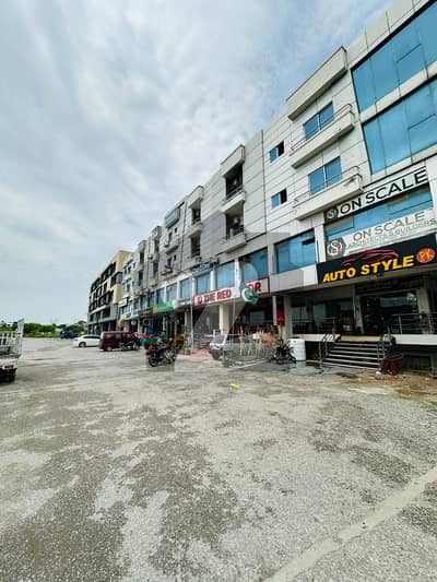 CORNER FLAT IN D12 MARKAZ