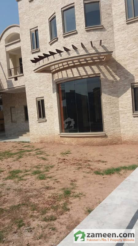 1000 Sq yards Brand New House For Rent With First Entry