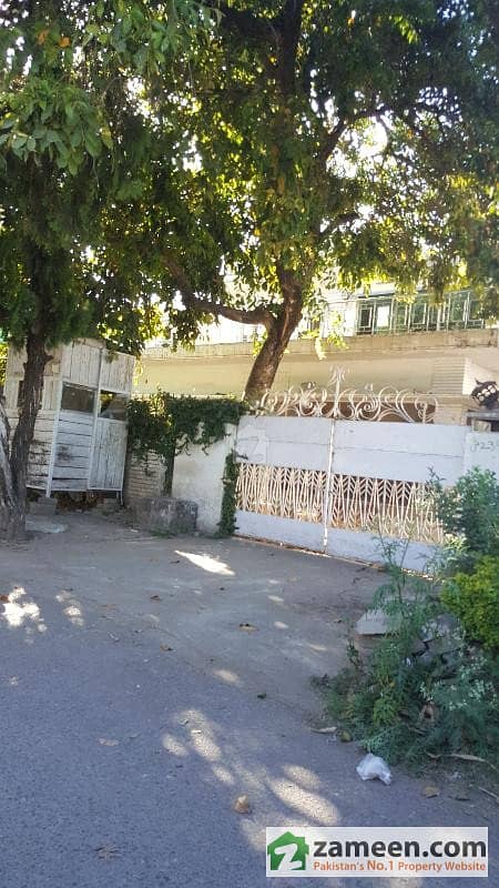 1 Kanal Demolish Able House For Sale In F-7