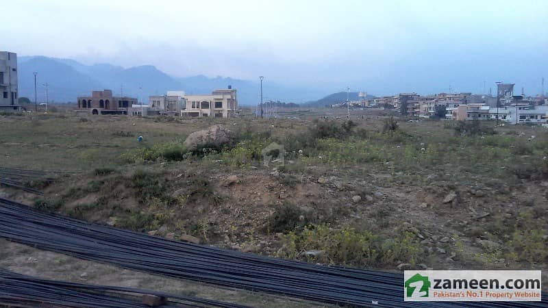 E-11/3 - 1 Kanal Northern Strip Plot Extra Premium Location E-11/3 - 1 Kanal Northern Strip Plot Extra Premium Location