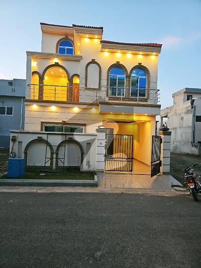 سٹی ہاؤسنگ سکیم جہلم میں 5 مرلہ مکان 1.4 کروڑ میں برائے فروخت۔