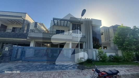 بحریہ ٹاؤن فیز 7 بحریہ ٹاؤن راولپنڈی,راولپنڈی میں 8 کمروں کا 1 کنال مکان 2.9 لاکھ میں کرایہ پر دستیاب ہے۔ بحریہ ٹاؤن فیز 7 بحریہ ٹاؤن راولپنڈی,راولپنڈی میں 8 کمروں کا 1 کنال مکان 2.9 لاکھ میں کرایہ پر دستیاب ہے۔