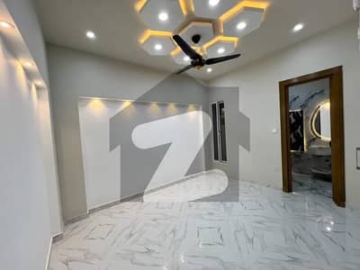 بحریہ ٹاؤن فیز 8 بحریہ ٹاؤن راولپنڈی,راولپنڈی میں 5 کمروں کا 7 مرلہ مکان 80.0 ہزار میں کرایہ پر دستیاب ہے۔