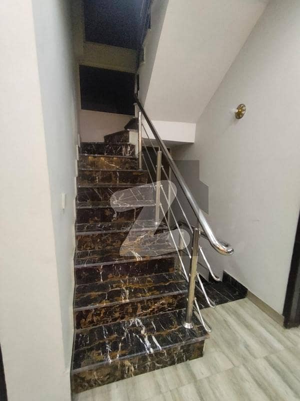 1 KANAL OUT CLASS UPPER PORTION FOR RENT PRIME LOCATION IN GATED COMMUNITY NEAR AIRPORT ROAD 1 KANAL OUT CLASS UPPER PORTION FOR RENT PRIME LOCATION IN GATED COMMUNITY NEAR AIRPORT ROAD