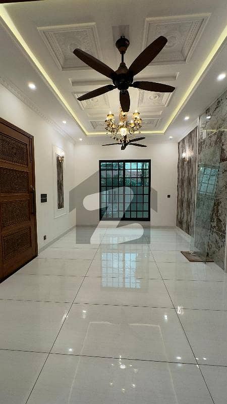10 Marla ideal property House 10 Marla ideal property House
