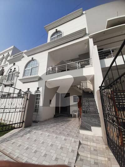 نشیمن اقبال فیز 2 بلاک - اے 2 نشیمنِ اقبال فیز 2,نشیمنِ اقبال,لاہور میں 5 کمروں کا 5 مرلہ مکان 1.65 کروڑ میں برائے فروخت۔