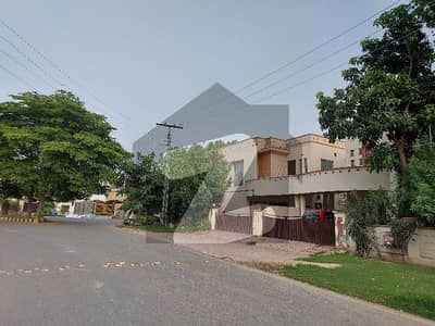 Corner House & Facing Park 13-Marla Bungalow For Sale In Imperial Garden Corner House & Facing Park 13-Marla Bungalow For Sale In Imperial Garden