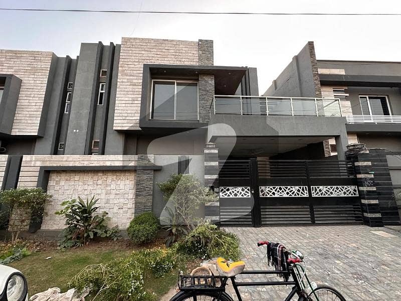 ٹیک ٹاؤن کینال روڈ کینال روڈ,فیصل آباد میں 10 مرلہ مکان 4.25 کروڑ میں برائے فروخت۔