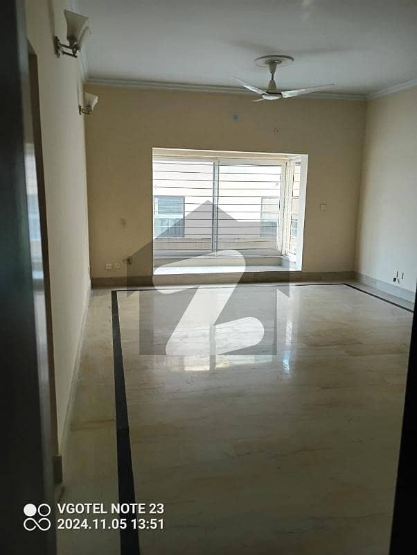 Flat Of 800 Square Feet Available In E-11/3 Flat Of 800 Square Feet Available In E-11/3