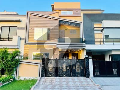 5 Marla Old House In DHA 9 Town Lahore