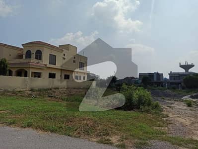 5 Marla Plot Back Side of Park For Sale in DHA 9 Town Block B