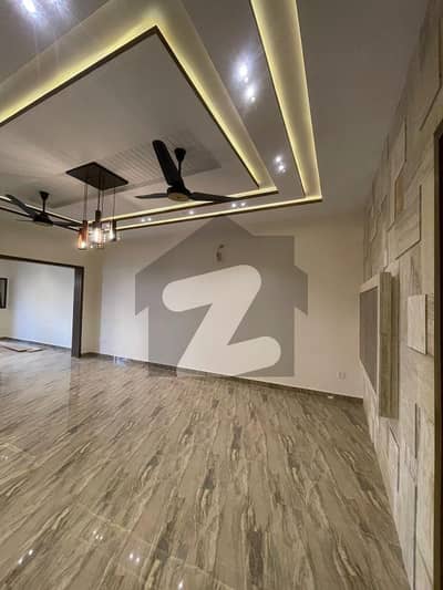 Beautiful 10 Marla House Available For Sale Just 1 Mint Drive From The Main Gate!!