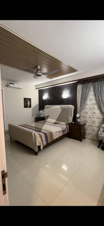 لکی وَن آپارٹمنٹ راشد منہاس روڈ,کراچی میں 4 کمروں کا 11 مرلہ فلیٹ 3.25 لاکھ میں کرایہ پر دستیاب ہے۔