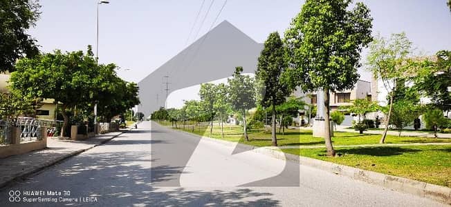 ڈی ایچ اے فیز 2 - سیکٹر جی ڈی ایچ اے ڈیفینس فیز 2,ڈی ایچ اے ڈیفینس,اسلام آباد میں 1 کنال رہائشی پلاٹ 4.45 کروڑ میں برائے فروخت۔ ڈی ایچ اے فیز 2 - سیکٹر جی ڈی ایچ اے ڈیفینس فیز 2,ڈی ایچ اے ڈیفینس,اسلام آباد میں 1 کنال رہائشی پلاٹ 4.45 کروڑ میں برائے فروخت۔