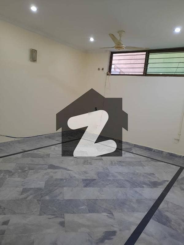 E-11/4 1 kanal Besament 3Bedroom E-11/4 1 kanal Besament 3Bedroom