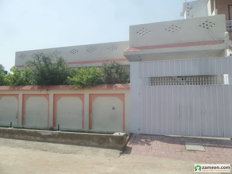 4 Bedrooms 12 Marla House For Sale