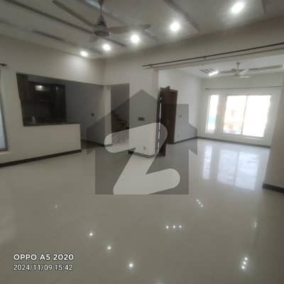 Upper Portion 3 Bed 8 Marla Available For Rent in E-11/1 Islamabad