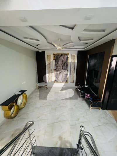 OUTCLASSED RENOVATED TOWNHOUSE FOR SALE OUTCLASSED RENOVATED TOWNHOUSE FOR SALE