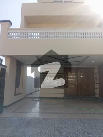 ٹاپ سٹی 1 - بلاک اے ٹاپ سٹی 1,اسلام آباد میں 4 کمروں کا 10 مرلہ مکان 4.25 کروڑ میں برائے فروخت۔