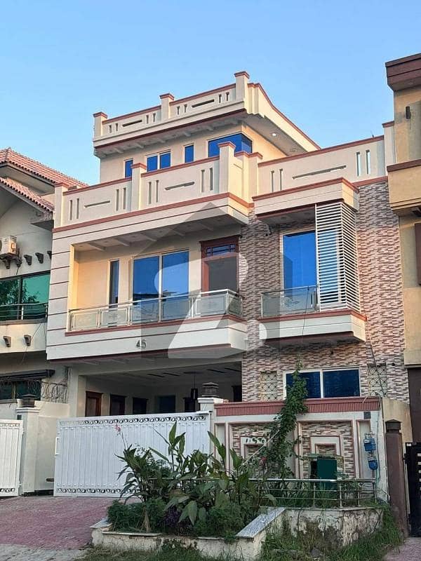 25*40 Double unit house for sale