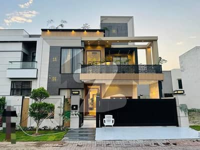 10 Marla Luxury House Is Available For Sale In Bahria Town Lahore