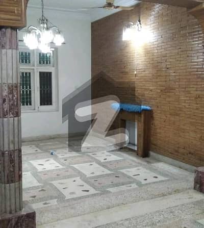 آئی ۔ 10/2 آئی ۔ 10,اسلام آباد میں 4 کمروں کا 6 مرلہ مکان 3.7 کروڑ میں برائے فروخت۔