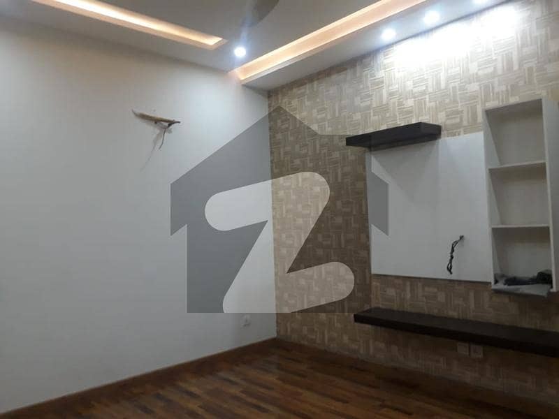 In Gulshan-e-Ravi 10 Marla House For sale