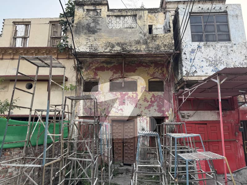کینٹ سیالکوٹ میں 4 مرلہ مکان 5.0 کروڑ میں برائے فروخت۔ کینٹ سیالکوٹ میں 4 مرلہ مکان 5.0 کروڑ میں برائے فروخت۔