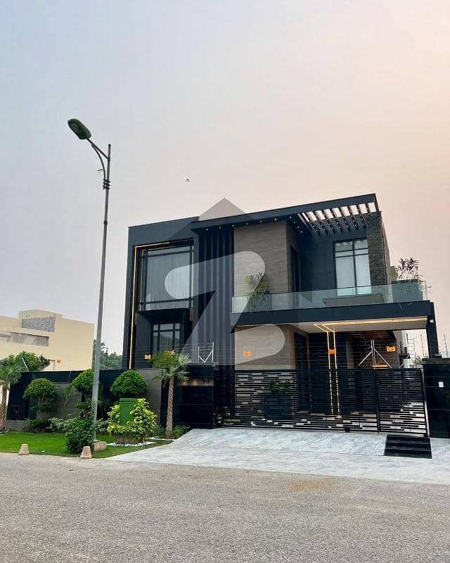 ڈی ایچ اے فیز 7 ڈیفنس (ڈی ایچ اے),لاہور میں 5 کمروں کا 10 مرلہ مکان 3.8 کروڑ میں برائے فروخت۔