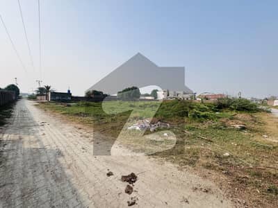 برکی روڈ کینٹ,لاہور میں 8 کنال رہائشی پلاٹ 6.5 کروڑ میں برائے فروخت۔