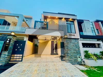 Stunning 10 Marla House For Rent With 10 Kw Solar System Installed Energy-Efficient & Ready To Move In!" Stunning 10 Marla House For Rent With 10 Kw Solar System Installed Energy-Efficient & Ready To Move In!"