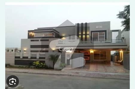 2 KANAL FACING PARK SLIGHTY USED BUNGALOW IS AVAILABLE FOR SALE With SOLAR