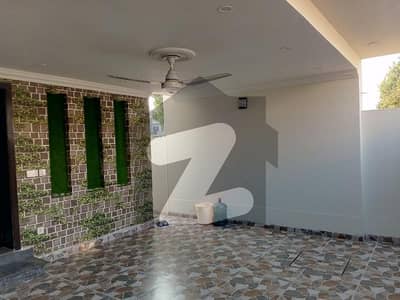 بحریہ آرچرڈ فیز 3 بحریہ آرچرڈ,لاہور میں 5 کمروں کا 8 مرلہ مکان 90.0 ہزار میں کرایہ پر دستیاب ہے۔