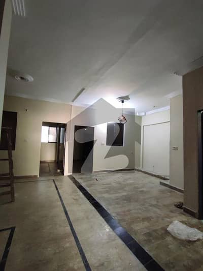 Prime Location In Punjab Chowrangi 1600 Square Feet Flat For Sale