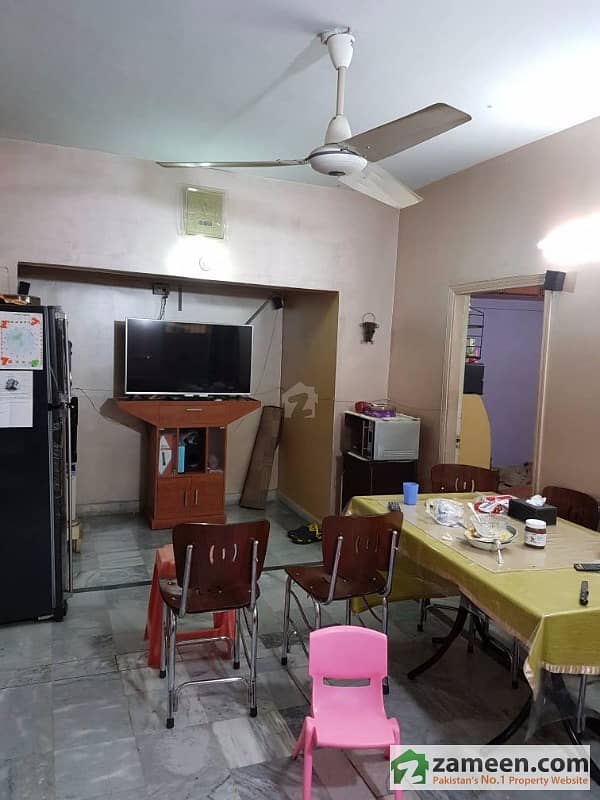 گلشنِ اقبال ٹاؤن کراچی میں 3 کمروں کا 6 مرلہ فلیٹ 75 لاکھ میں برائے فروخت۔