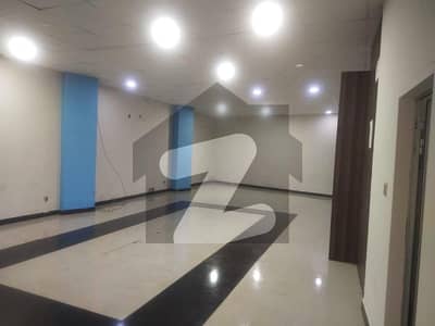 پی آئی اے مین بلیوارڈ لاہور میں 10 مرلہ Studio عمارت 1.6 لاکھ میں کرایہ پر دستیاب ہے۔