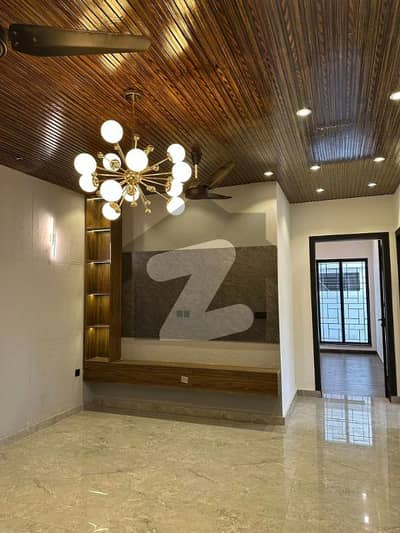 بحریہ ٹاؤن فیز 8 بحریہ ٹاؤن راولپنڈی,راولپنڈی میں 5 کمروں کا 10 مرلہ مکان 3.9 کروڑ میں برائے فروخت۔ بحریہ ٹاؤن فیز 8 بحریہ ٹاؤن راولپنڈی,راولپنڈی میں 5 کمروں کا 10 مرلہ مکان 3.9 کروڑ میں برائے فروخت۔