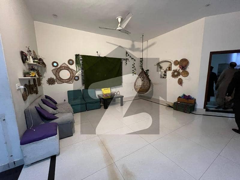 1 Kanal Upper Portion Available For Rent 1 Kanal Upper Portion Available For Rent