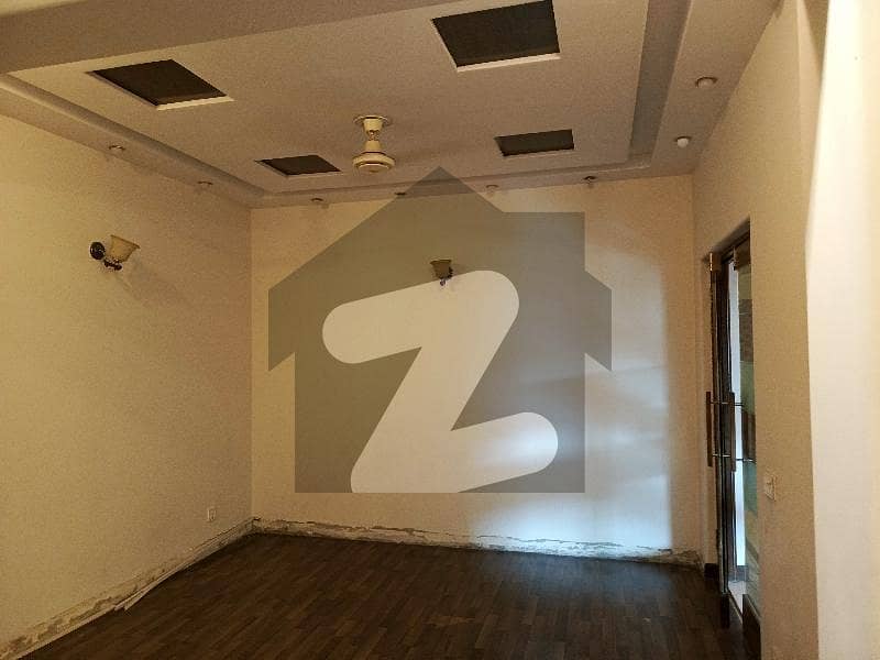 ڈی ایچ اے فیز 6 ڈیفنس (ڈی ایچ اے),لاہور میں 4 کمروں کا 10 مرلہ مکان 1.9 لاکھ میں کرایہ پر دستیاب ہے۔ ڈی ایچ اے فیز 6 ڈیفنس (ڈی ایچ اے),لاہور میں 4 کمروں کا 10 مرلہ مکان 1.9 لاکھ میں کرایہ پر دستیاب ہے۔