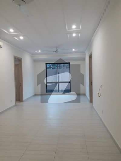 Flat Of 1600 Square Feet Available In Gulberg 2