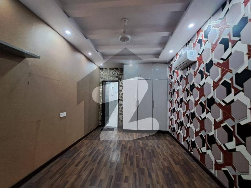 Defence Phase 3 One Kanal Upper Portion Proper SEPERATE GATE For Rent. Defence Phase 3 One Kanal Upper Portion Proper SEPERATE GATE For Rent.
