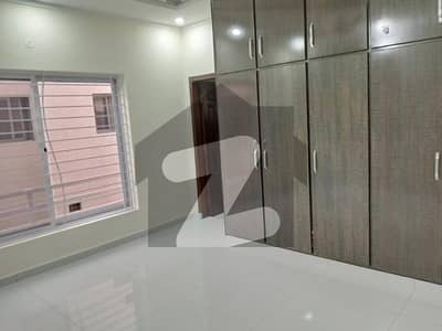 بحریہ ٹاؤن فیز 3 بحریہ ٹاؤن راولپنڈی,راولپنڈی میں 5 کمروں کا 10 مرلہ مکان 1.15 لاکھ میں کرایہ پر دستیاب ہے۔ بحریہ ٹاؤن فیز 3 بحریہ ٹاؤن راولپنڈی,راولپنڈی میں 5 کمروں کا 10 مرلہ مکان 1.15 لاکھ میں کرایہ پر دستیاب ہے۔