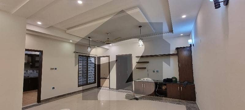 Sun-Faced 3 Bed With Modern Amenities