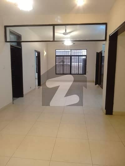 Prime Location House Sized 350 Square Yards Is Available For Rent In Clifton - Block 9