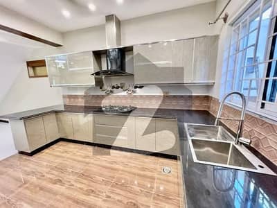 بحریہ ٹاؤن فیز 8 بحریہ ٹاؤن راولپنڈی,راولپنڈی میں 3 کمروں کا 7 مرلہ زیریں پورشن 40.0 ہزار میں کرایہ پر دستیاب ہے۔